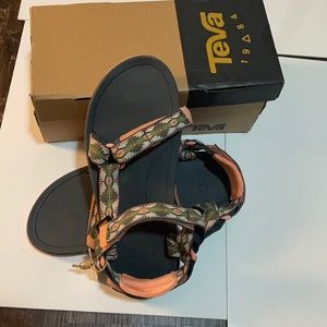 Teva Youth size 7 Hurricane XLT 2 Sandals
